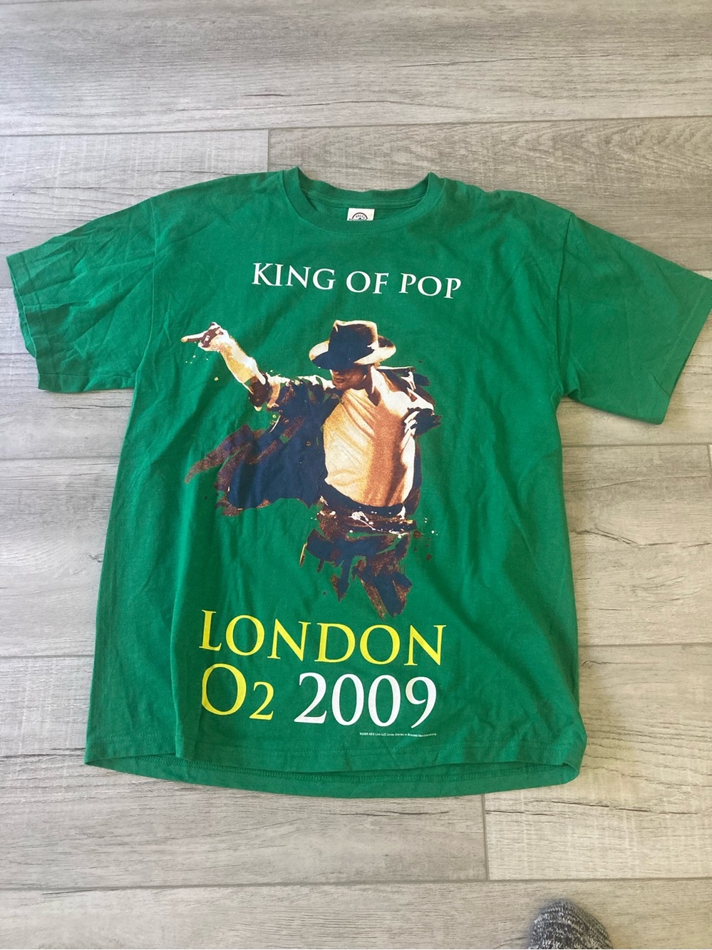 Adult Green 'King of Pop London O2 2009' Graphic Unisex Tee
💯 preshrunk cotton